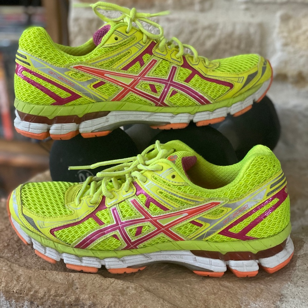 GT 2000 ASICS size 8 1/2